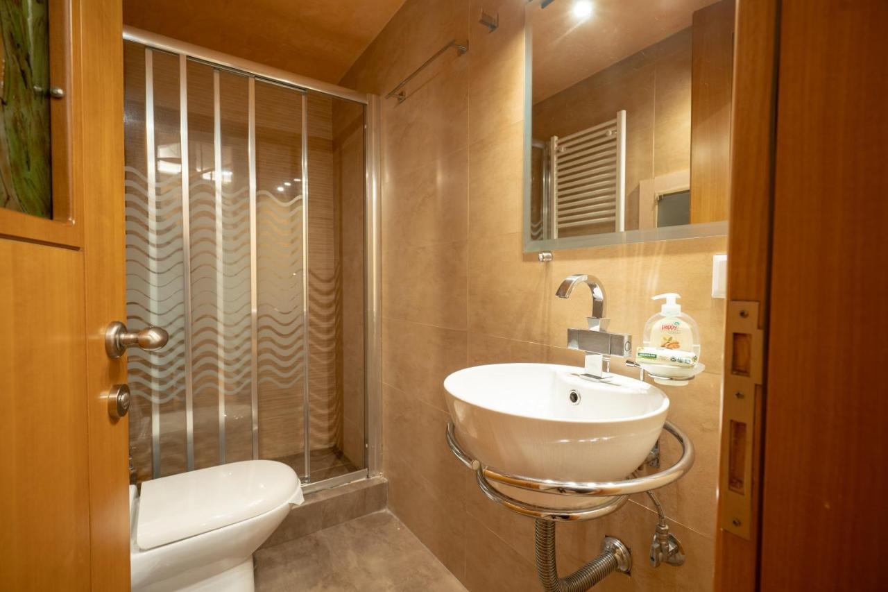 Acropolis Metro St.3 Bedrοοms 6 Persons Maisonette Athens Luaran gambar