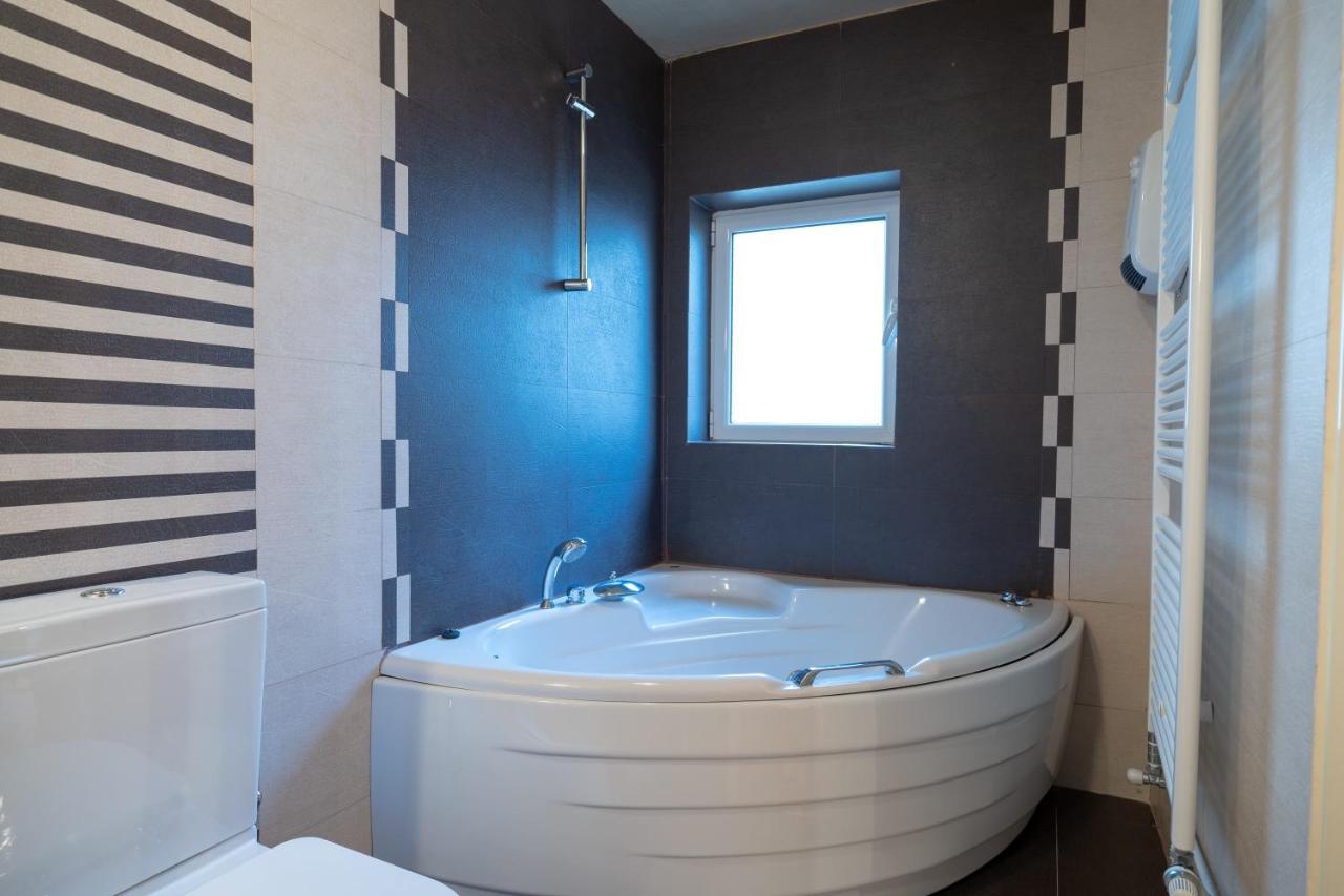Acropolis Metro St.3 Bedrοοms 6 Persons Maisonette Athens Luaran gambar